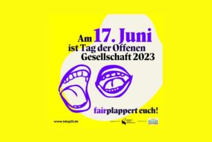 Logo des Tages der offenen Gesellschaft unter dem Motto "fair-plappert euch" vor gelben Hintergrund